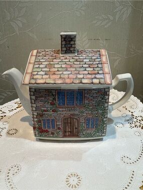 Sadler " 17th Century Cottage" English House 🫖 Teapot